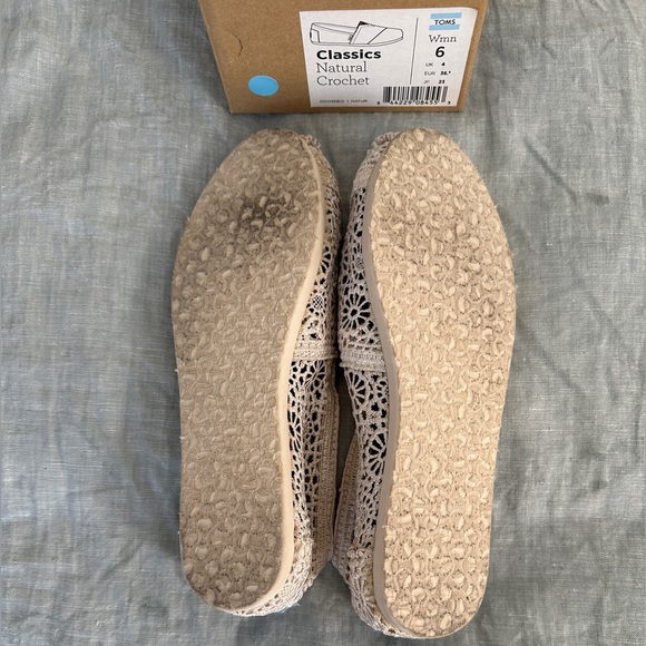 🤩TOMS Natural Crochet Flat🤩 - Picture 2 of 4